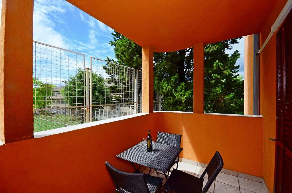 Pensionat Luxury Apartment Ela