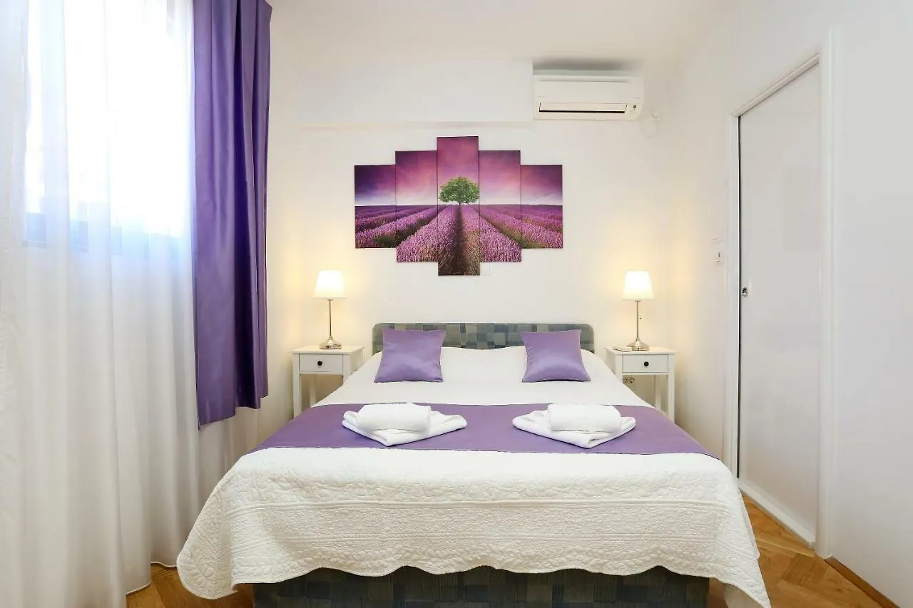 Pensionat Luxury Apartment Ela