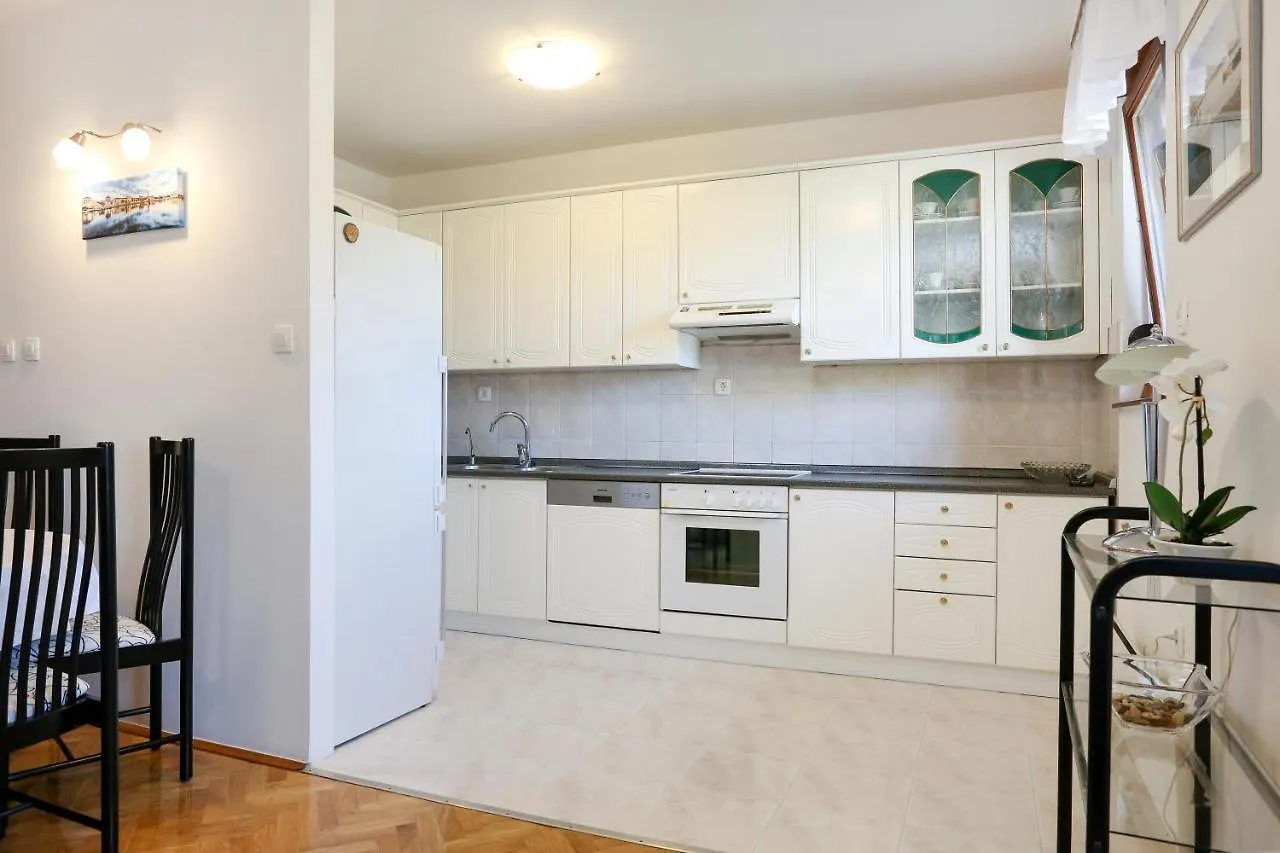 Pensionat Luxury Apartment Ela