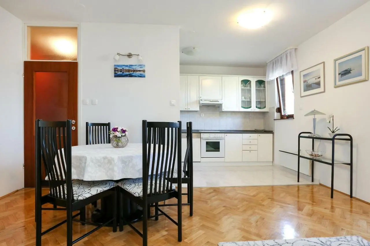 Luxury Apartment Ela